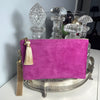 Muster Pouch aus pinkem Velourleder mit cremefarbenen Quaste und Handgelenks Samtband