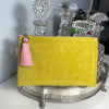 Muster Pouch aus gelbem Velourleder mit rosefarbener Quaste