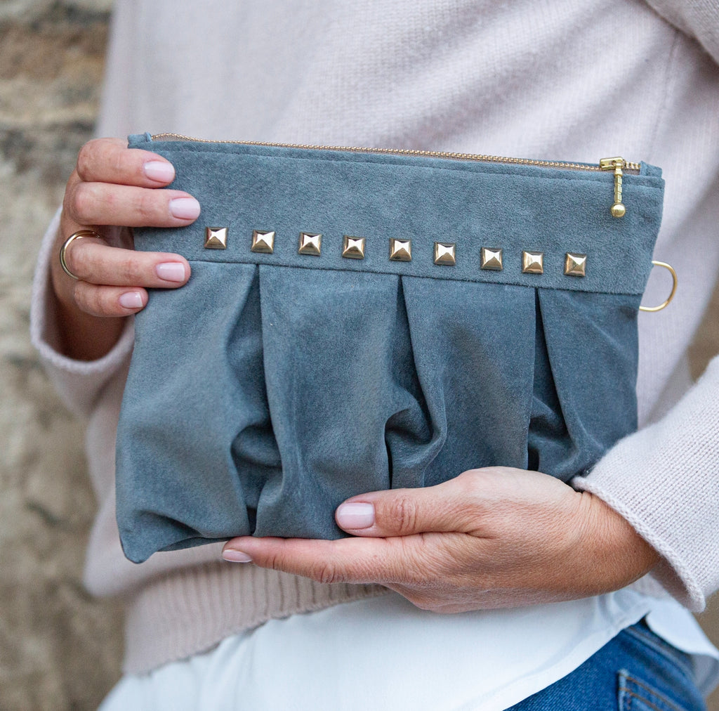 Mustertasche graues Velourleder mit goldenen Nieten